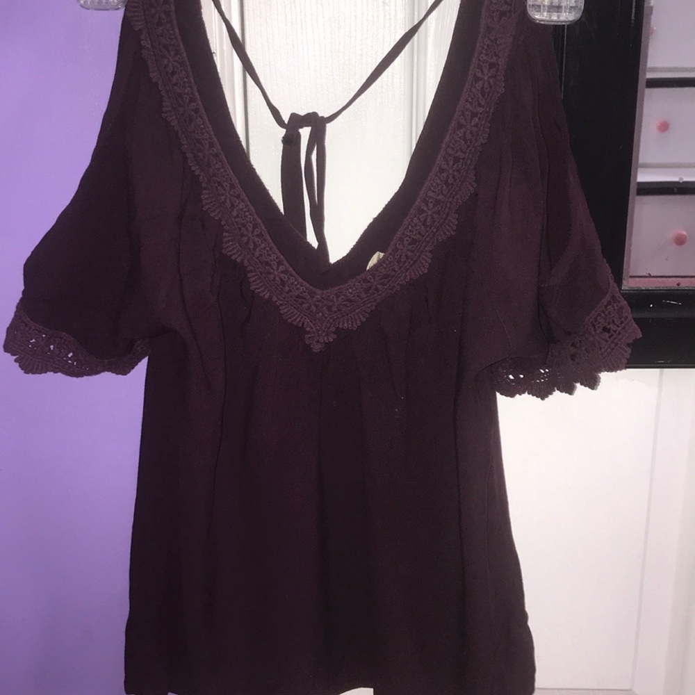 La hearts maroon T shirt